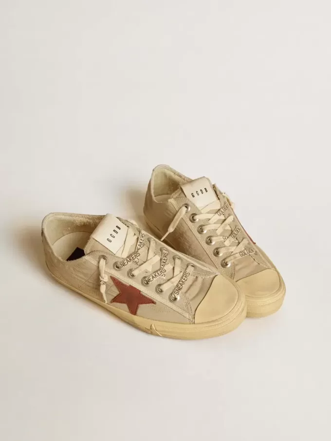 V-Star en nailon color cuarzo con estrella de nubuck rojo ladrillo