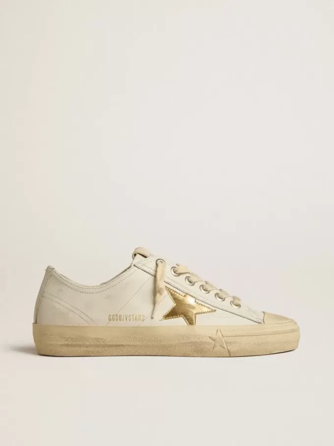 V-Star en piel blanca con estrella de piel metalizada dorada V-Star en piel blanca con estrella de piel metalizada dorada