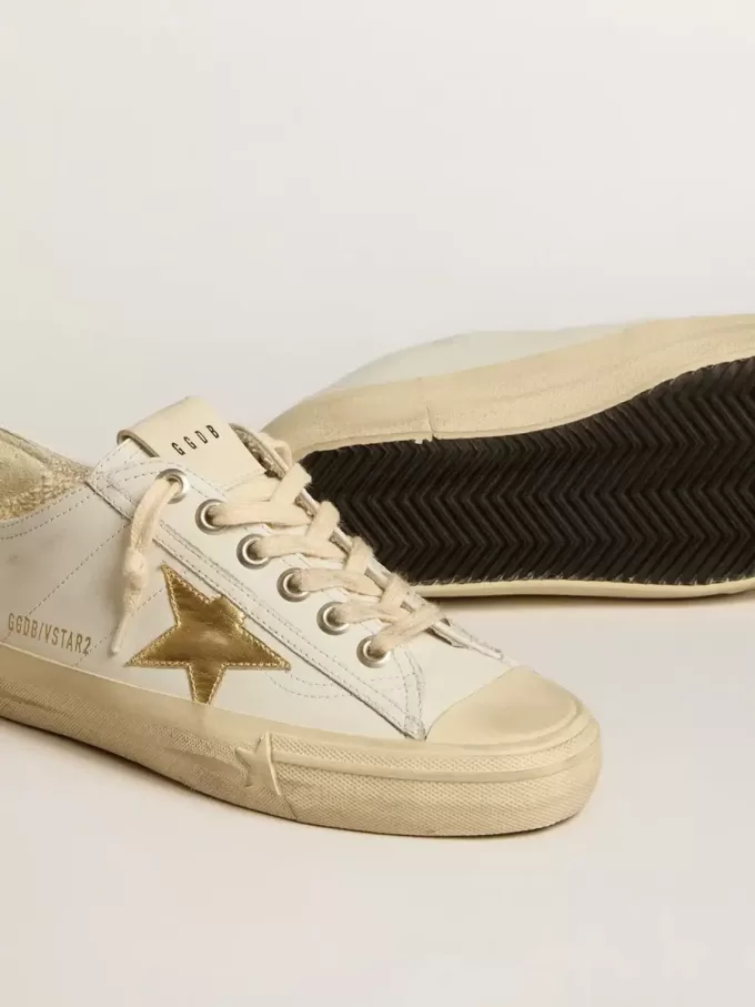 V-Star en piel blanca con estrella de piel metalizada dorada V-Star en piel blanca con estrella de piel metalizada dorada