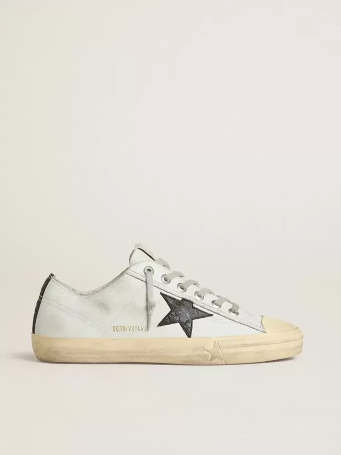 V-Star en piel con estrella y lengüeta en el talón de piel con estampado de cocodrilo negro V-Star en piel con estrella y lengüeta en el talón de piel con estampado de cocodrilo negro