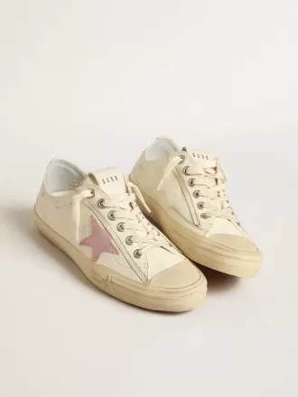 V-Star en piel napa beige con estrella de ante rosa antiguo