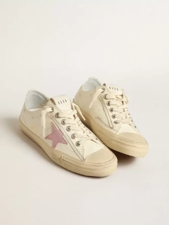 V-Star en piel napa beige con estrella de ante rosa antiguo