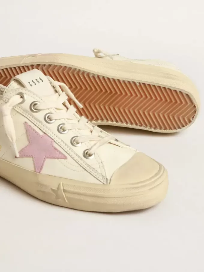 V-Star en piel napa beige con estrella de ante rosa antiguo