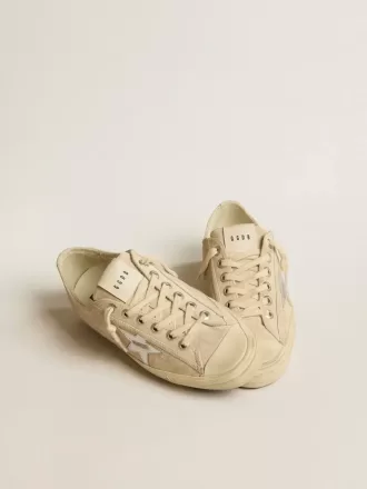 V-Star para mujer en ante perlado con estrella de piel metalizada plateada.