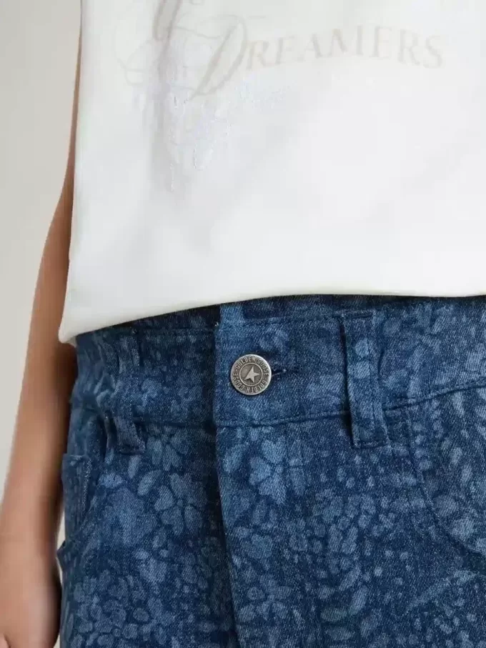 Vaqueros anchos para niña con estampado y lavado medio Vaqueros anchos para niña con estampado y lavado medio