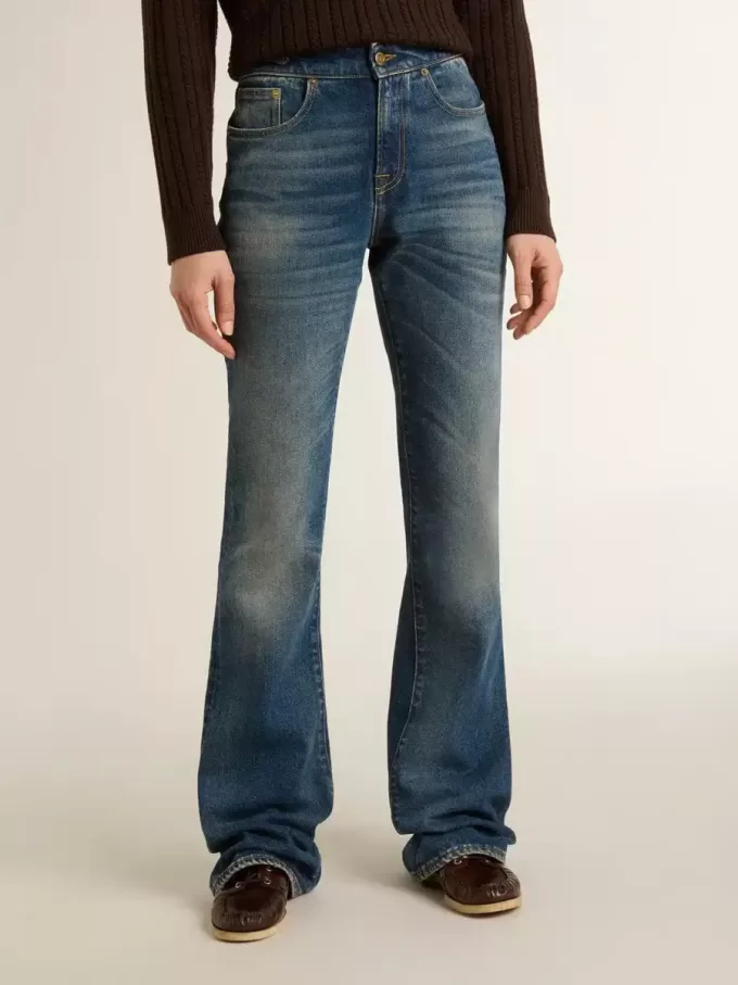 Vaqueros bootcut para mujer con lavado vintage y detalles metálicos Vaqueros bootcut para mujer con lavado vintage y detalles metálicos