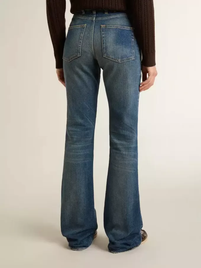 Vaqueros bootcut para mujer con lavado vintage y detalles metálicos Vaqueros bootcut para mujer con lavado vintage y detalles metálicos