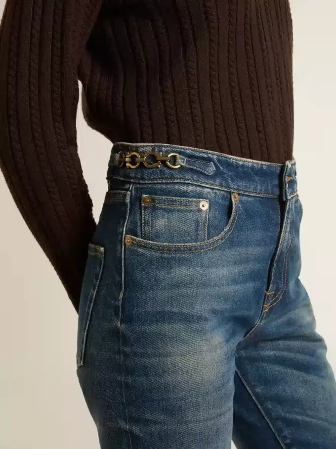 Vaqueros bootcut para mujer con lavado vintage y detalles metálicos Vaqueros bootcut para mujer con lavado vintage y detalles metálicos