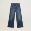 Vaqueros bootcut para niña con lavado medio y bordados Vaqueros bootcut para niña con lavado medio y bordados