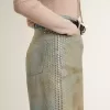 Vaqueros boyfriend para mujer con efecto desgastado, lavado arena y tachuelas. Vaqueros boyfriend para mujer con efecto desgastado, lavado arena y tachuelas.