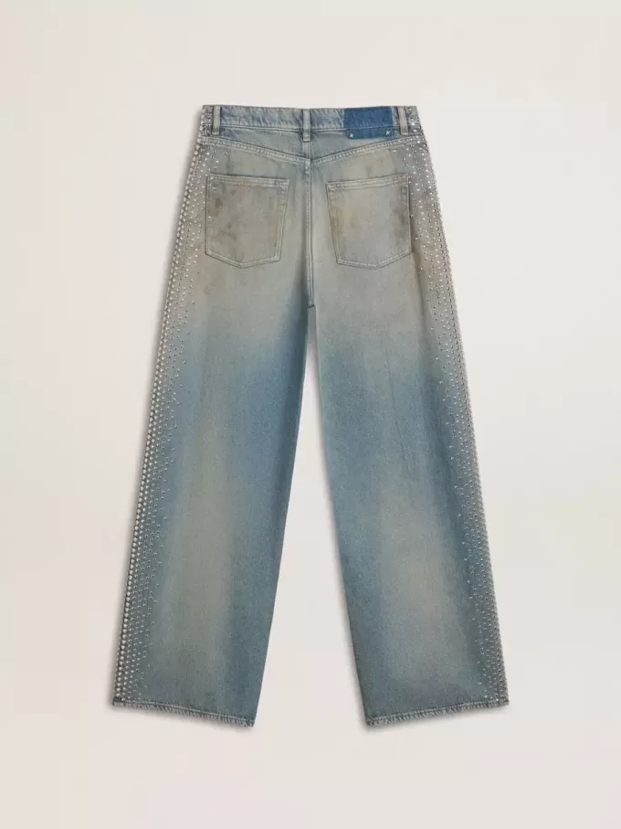 Vaqueros boyfriend para mujer con efecto desgastado, lavado arena y tachuelas. Vaqueros boyfriend para mujer con efecto desgastado, lavado arena y tachuelas.