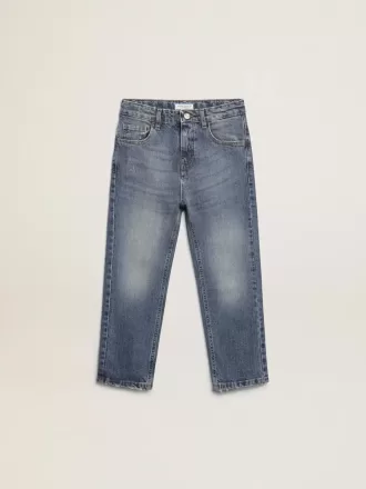 Vaqueros elásticos para niño en denim azul. Vaqueros elásticos para niño en denim azul.