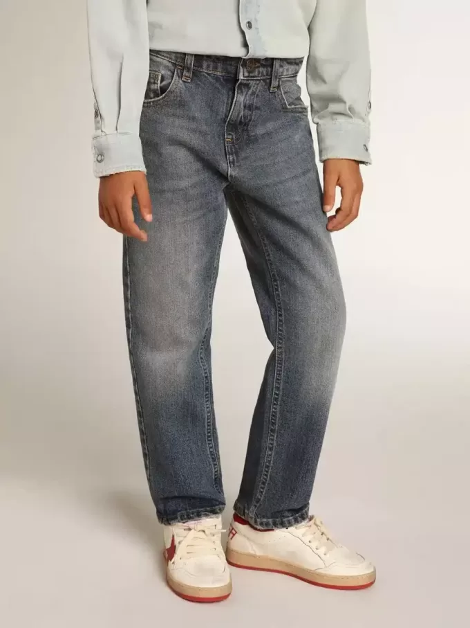 Vaqueros elásticos para niño en denim azul.