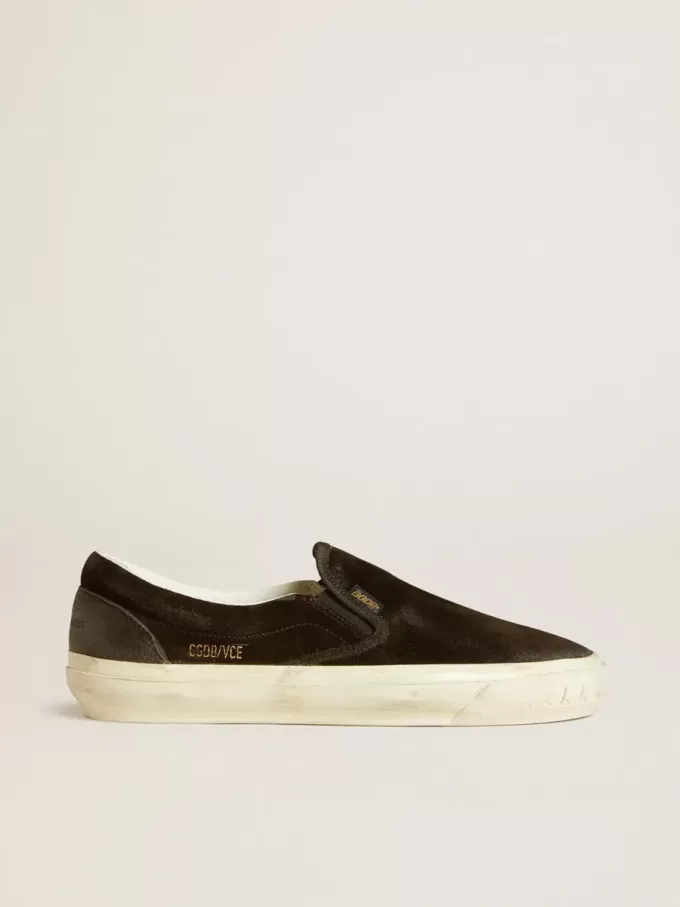 VCE Penstar para hombre en ante negro con lengüeta de cuero negro en el talón