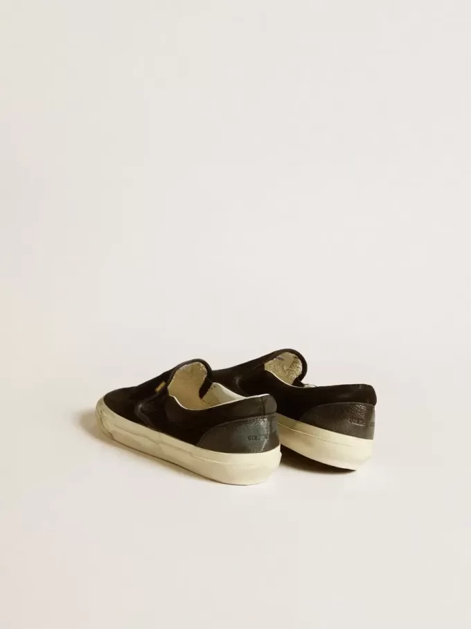 VCE Penstar para hombre en ante negro con lengüeta de cuero negro en el talón