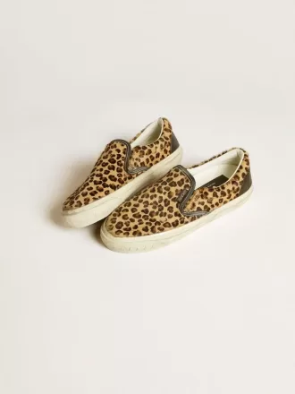 VCE Penstar para hombre en piel de potro con estampado de leopardo y lengüeta de cuero negro en el talón