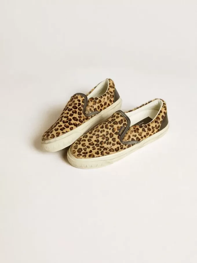 VCE Penstar para hombre en piel de potro con estampado de leopardo y lengüeta de cuero negro en el talón VCE Penstar para hombre en piel de potro con estampado de leopardo y lengüeta de cuero negro en el talón