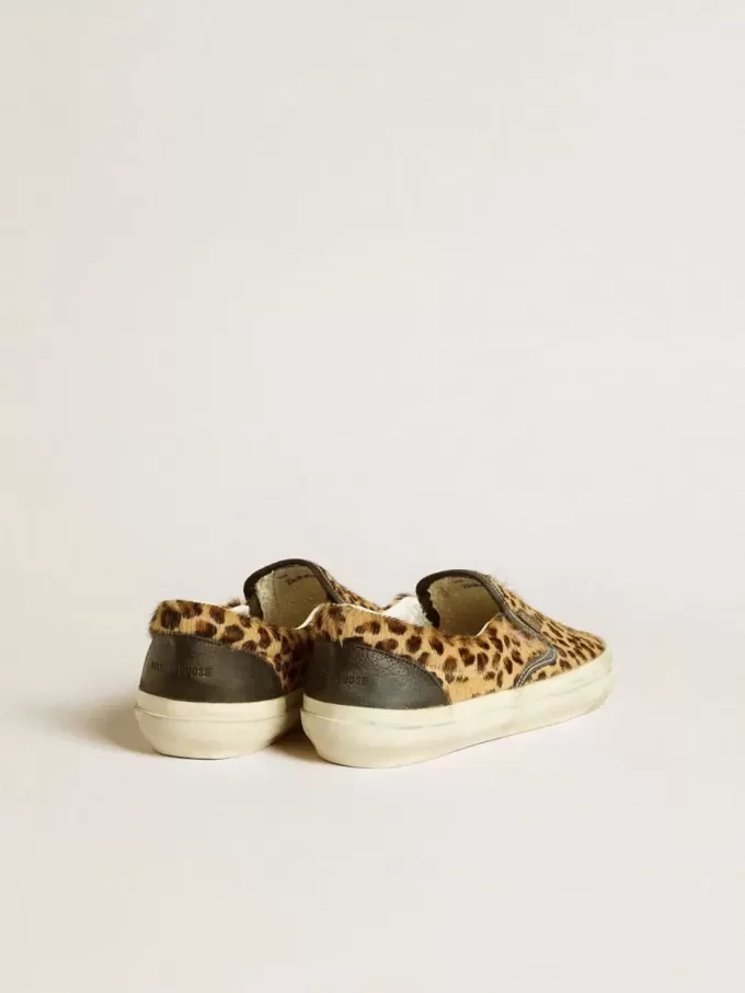 VCE Penstar para hombre en piel de potro con estampado de leopardo y lengüeta de cuero negro en el talón VCE Penstar para hombre en piel de potro con estampado de leopardo y lengüeta de cuero negro en el talón