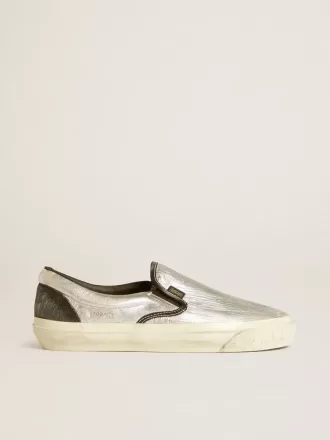 VCE Penstar para hombre en piel plateada metalizada con lengüeta del talón en piel negra