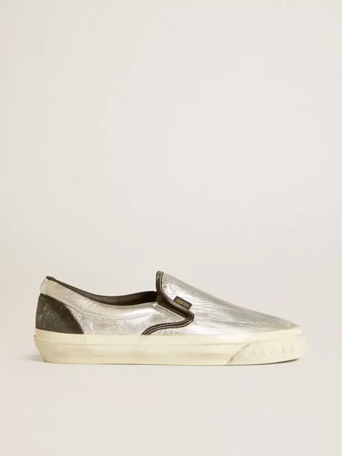 VCE Penstar para mujer en piel plateada metalizada con lengüeta del talón en piel negra VCE Penstar para mujer en piel plateada metalizada con lengüeta del talón en piel negra