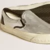VCE Penstar para mujer en piel plateada metalizada con lengüeta del talón en piel negra VCE Penstar para mujer en piel plateada metalizada con lengüeta del talón en piel negra