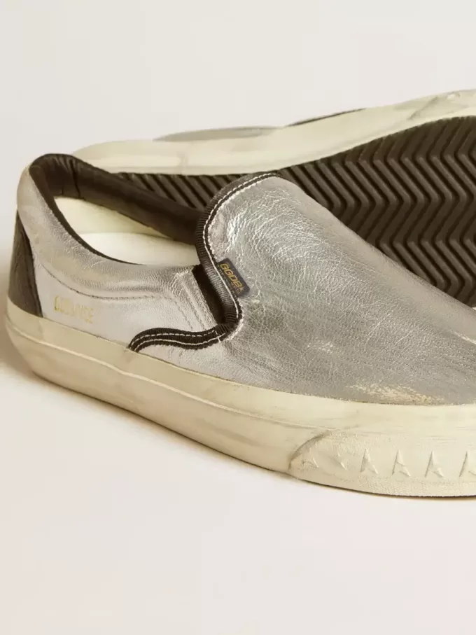 VCE Penstar para mujer en piel plateada metalizada con lengüeta del talón en piel negra VCE Penstar para mujer en piel plateada metalizada con lengüeta del talón en piel negra