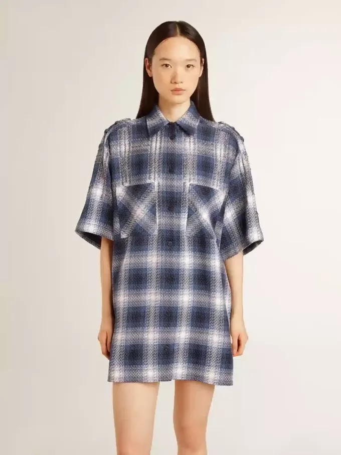 Vestido camisero corto de mujer con estampado de cuadros 3D y bordados Vestido camisero corto de mujer con estampado de cuadros 3D y bordados