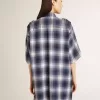 Vestido camisero corto de mujer con estampado de cuadros 3D y bordados Vestido camisero corto de mujer con estampado de cuadros 3D y bordados