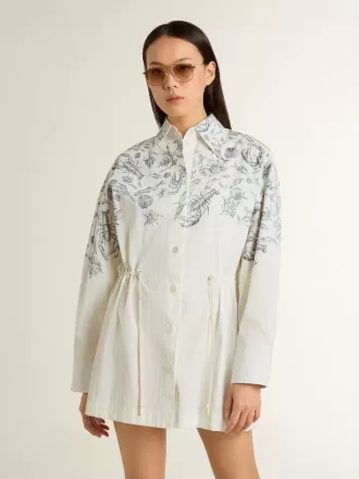 Vestido camisero corto de mujer en algodón a rayas blancas con estampado azul marino