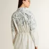 Vestido camisero corto de mujer en algodón a rayas blancas con estampado azul marino Vestido camisero corto de mujer en algodón a rayas blancas con estampado azul marino