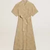 Vestido camisero de manga corta para mujer en jacquard floral beige Vestido camisero de manga corta para mujer en jacquard floral beige