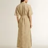 Vestido camisero de manga corta para mujer en jacquard floral beige Vestido camisero de manga corta para mujer en jacquard floral beige