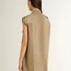 Vestido camisero de mujer en denim color arena con detalles militares Vestido camisero de mujer en denim color arena con detalles militares