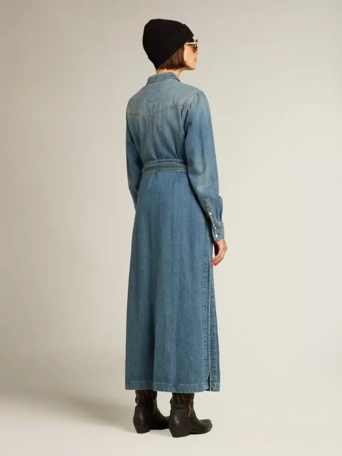 Vestido camisero de mujer en denim con cinturón Vestido camisero de mujer en denim con cinturón