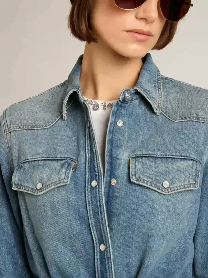 Vestido camisero de mujer en denim con cinturón Vestido camisero de mujer en denim con cinturón