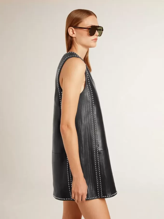 Vestido de mujer de piel napa negra con tachuelas Vestido de mujer de piel napa negra con tachuelas