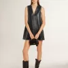 Vestido de mujer de piel napa negra con tachuelas Vestido de mujer de piel napa negra con tachuelas