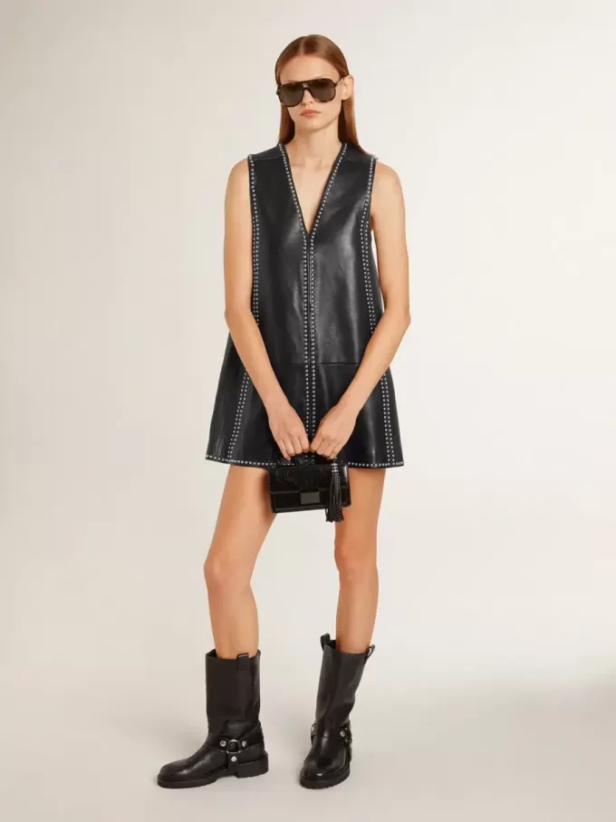 Vestido de mujer de piel napa negra con tachuelas Vestido de mujer de piel napa negra con tachuelas