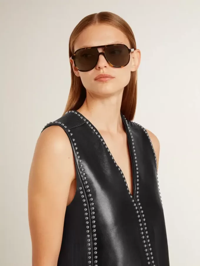 Vestido de mujer de piel napa negra con tachuelas Vestido de mujer de piel napa negra con tachuelas