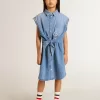 Vestido vaquero para niña con lazo delantero y bordados Vestido vaquero para niña con lazo delantero y bordados