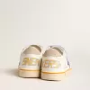 Young Ball Star con estrella azul brillante y lengüeta trasera de ante beige Young Ball Star con estrella azul brillante y lengüeta trasera de ante beige