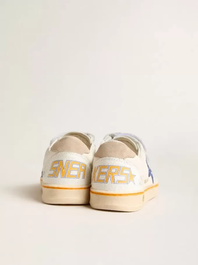 Young Ball Star con estrella azul brillante y lengüeta trasera de ante beige Young Ball Star con estrella azul brillante y lengüeta trasera de ante beige