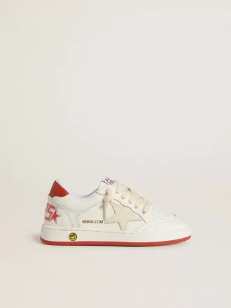Young Ball Star en piel con estrella color crema y lengüeta trasera de piel roja