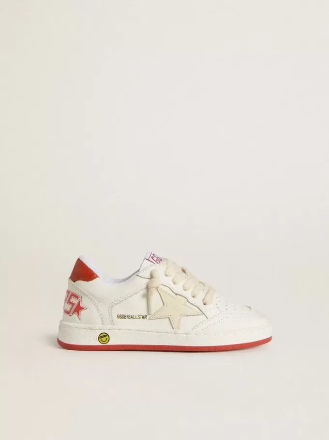 Young Ball Star en piel con estrella color crema y lengüeta trasera de piel roja Young Ball Star en piel con estrella color crema y lengüeta trasera de piel roja
