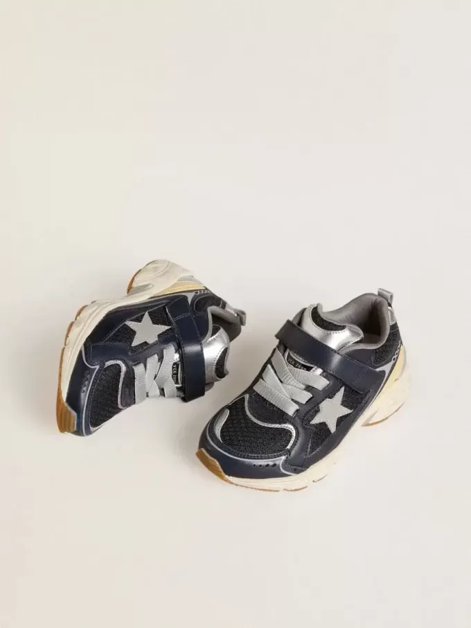 Young Lightstar en piel azul y malla con estrella de piel gris. Young Lightstar en piel azul y malla con estrella de piel gris.