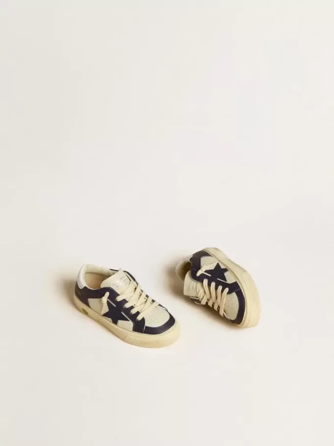 Young May en piel blanca y azul con estrella y lengüeta en el talón de piel Young May en piel blanca y azul con estrella y lengüeta en el talón de piel