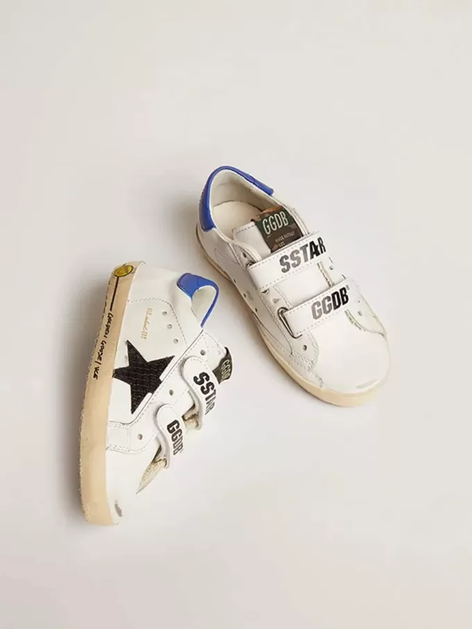 Young Old School con estrella de piel negra con estampado de serpiente y talón azul Young Old School con estrella de piel negra con estampado de serpiente y talón azul