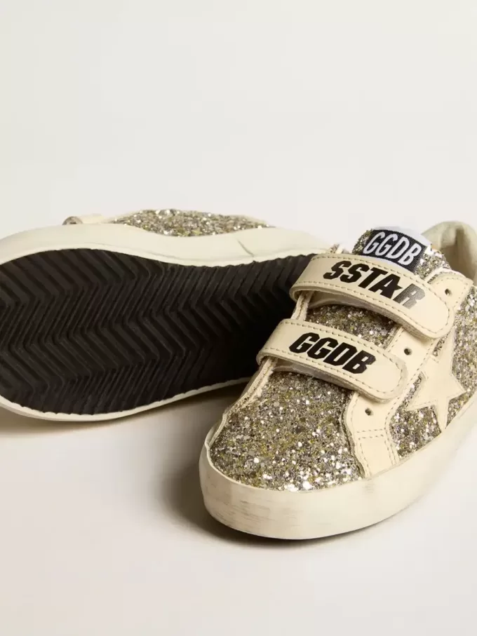 Young Old School en brillo platino con estrella y lengüeta en el talón de piel Young Old School en brillo platino con estrella y lengüeta en el talón de piel