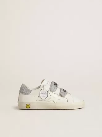 Young Old School en piel blanca con lengüeta y tiras en el talón con cristales Swarovski plateados