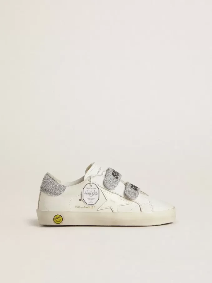 Young Old School en piel blanca con lengüeta y tiras en el talón con cristales Swarovski plateados Young Old School en piel blanca con lengüeta y tiras en el talón con cristales Swarovski plateados